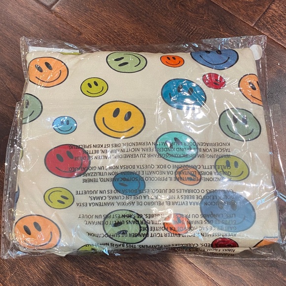 Posh Peanut Bamboo Simon Smiley Face Women’s Balloon Sleeve Sweatshirt Small NWT - Picture 5 of 5